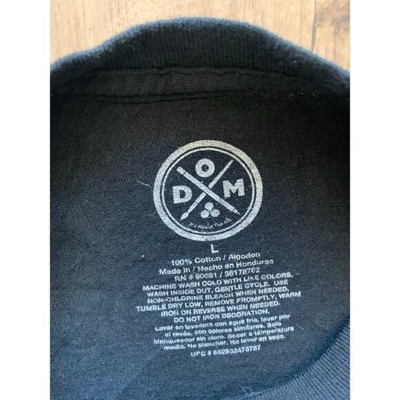 Black Wolves Graphic T-Shirt Size Large – D.O.M. Tag - Picture 3 of 4